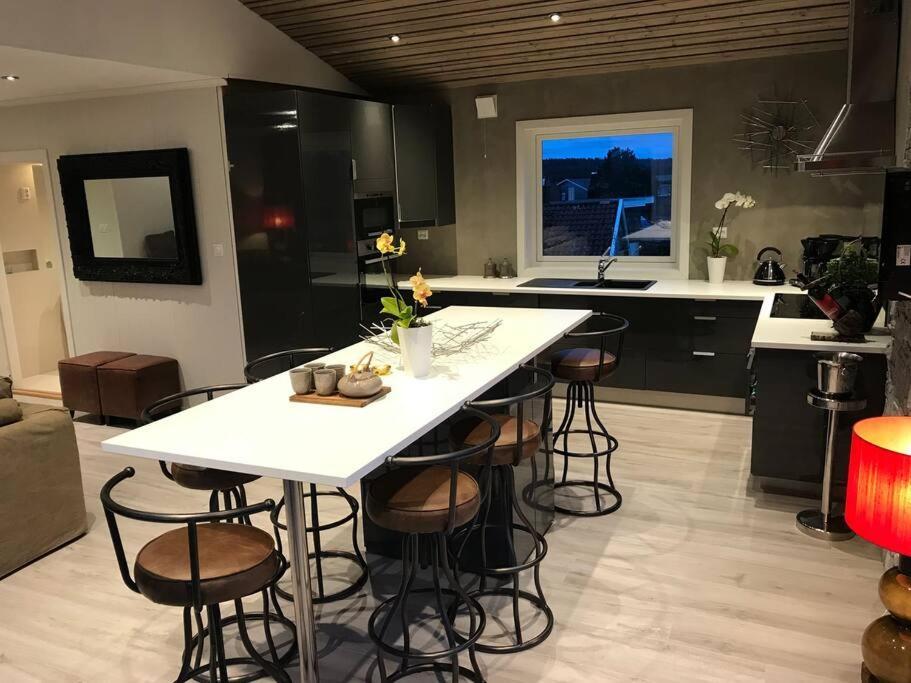 Topp Moderne Suite. Larvik Exterior foto
